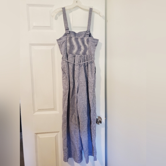 Old Navy Jumpsuit With Pockets - Picture 5 of 7